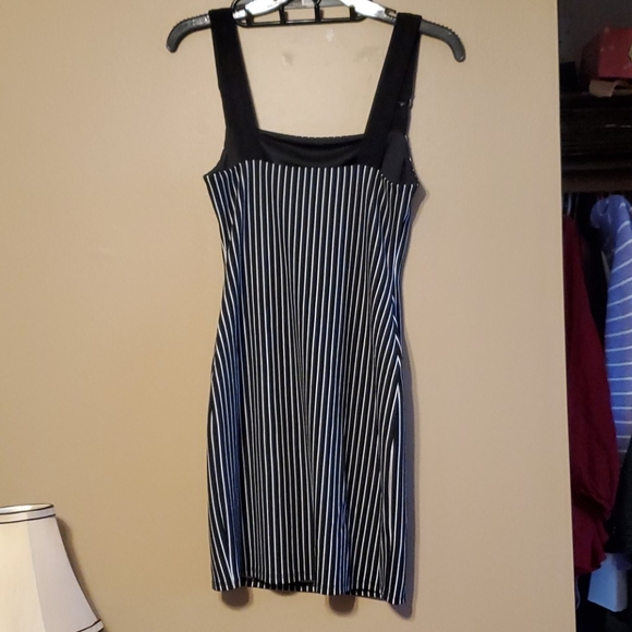 NWT BCBGENERATION Dress - Picture 4 of 7